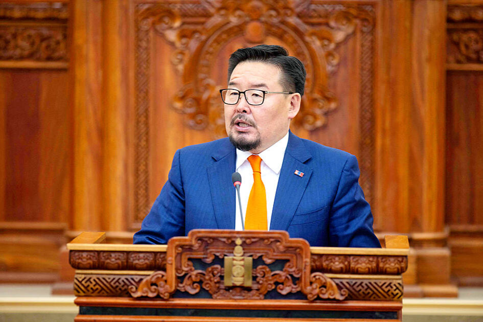 PM plans to cut budget by 2 trillion MNT